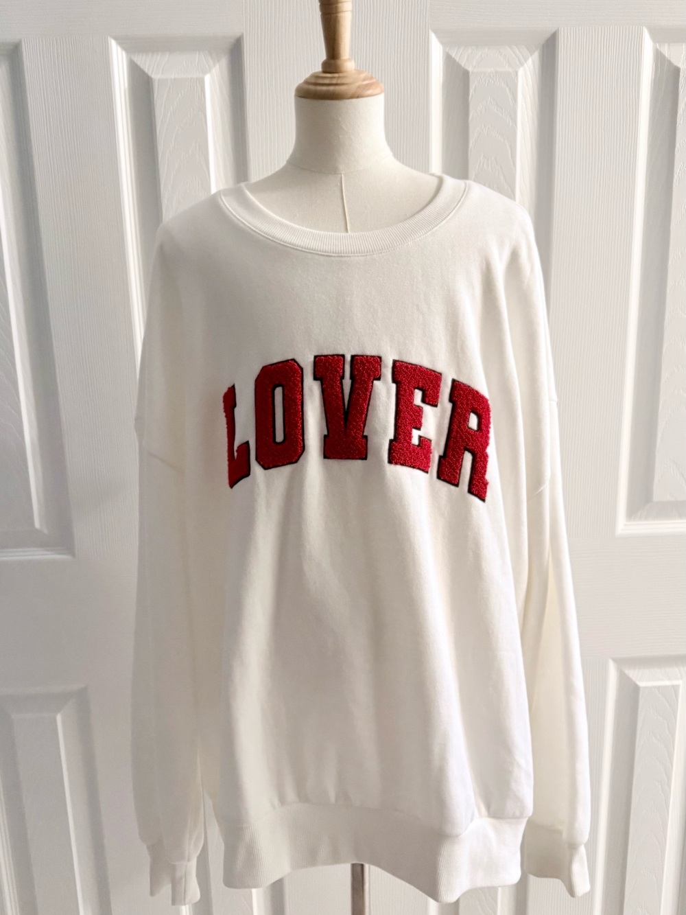 White 'LOVER' Appliqué Sweatshirt - Women's Crewneck